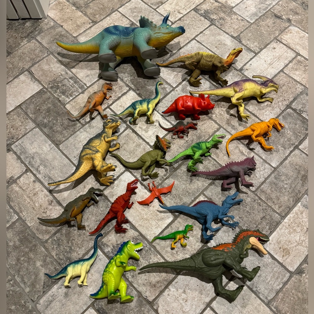 Dinosaur Lot of 20 Different Kinds, Colors, & Sizes!Jurassic World ALBERTOSAURUS